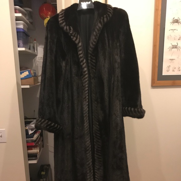 Ranch Mink coat with blue iris trim. - Picture 1 of 2